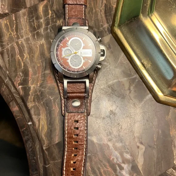 Barely worn men’s Fossil Watch.  In excellent condition. - Picture 2 of 7
